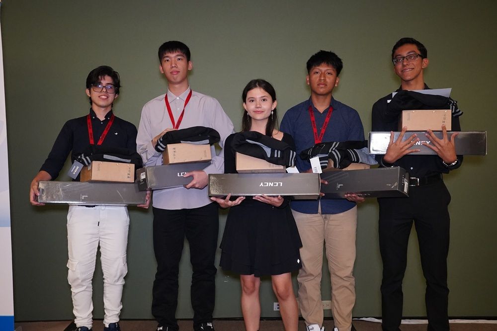 5 ganadores que representaran a Panamá en Brasil.JPG