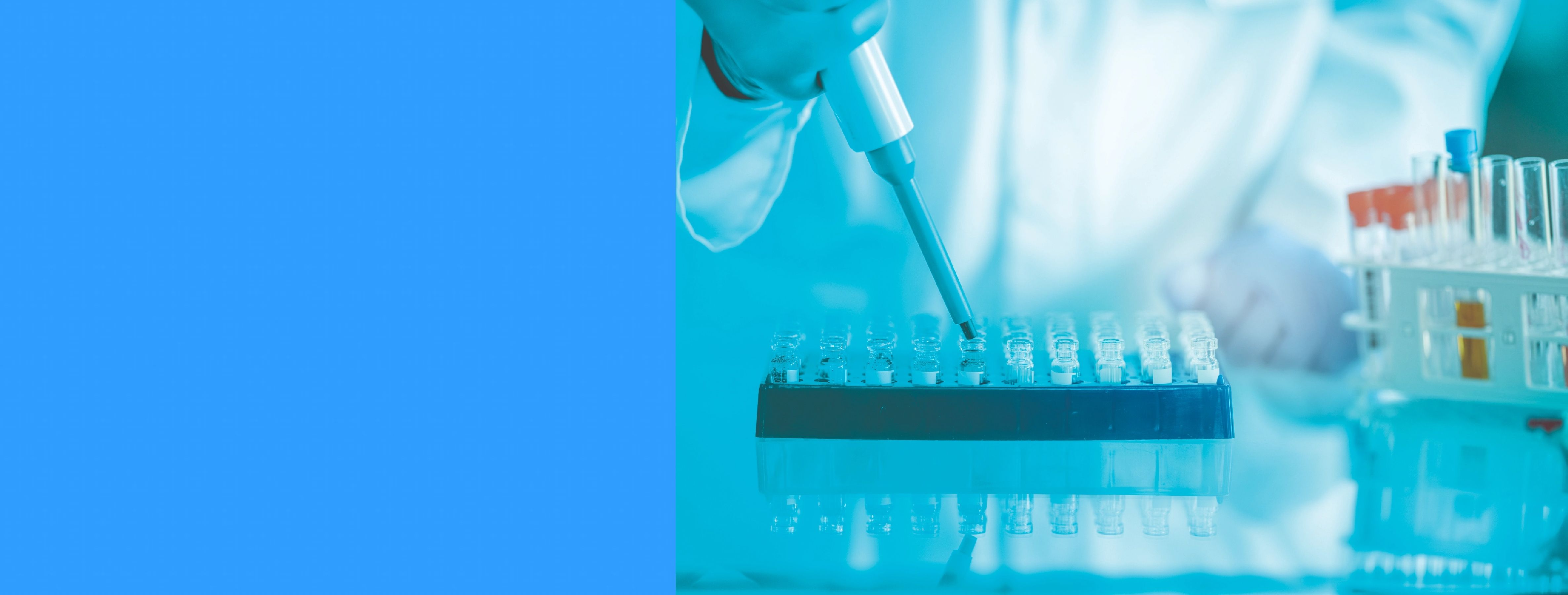 Científicos manipulan instrumentos en un laboratorio 