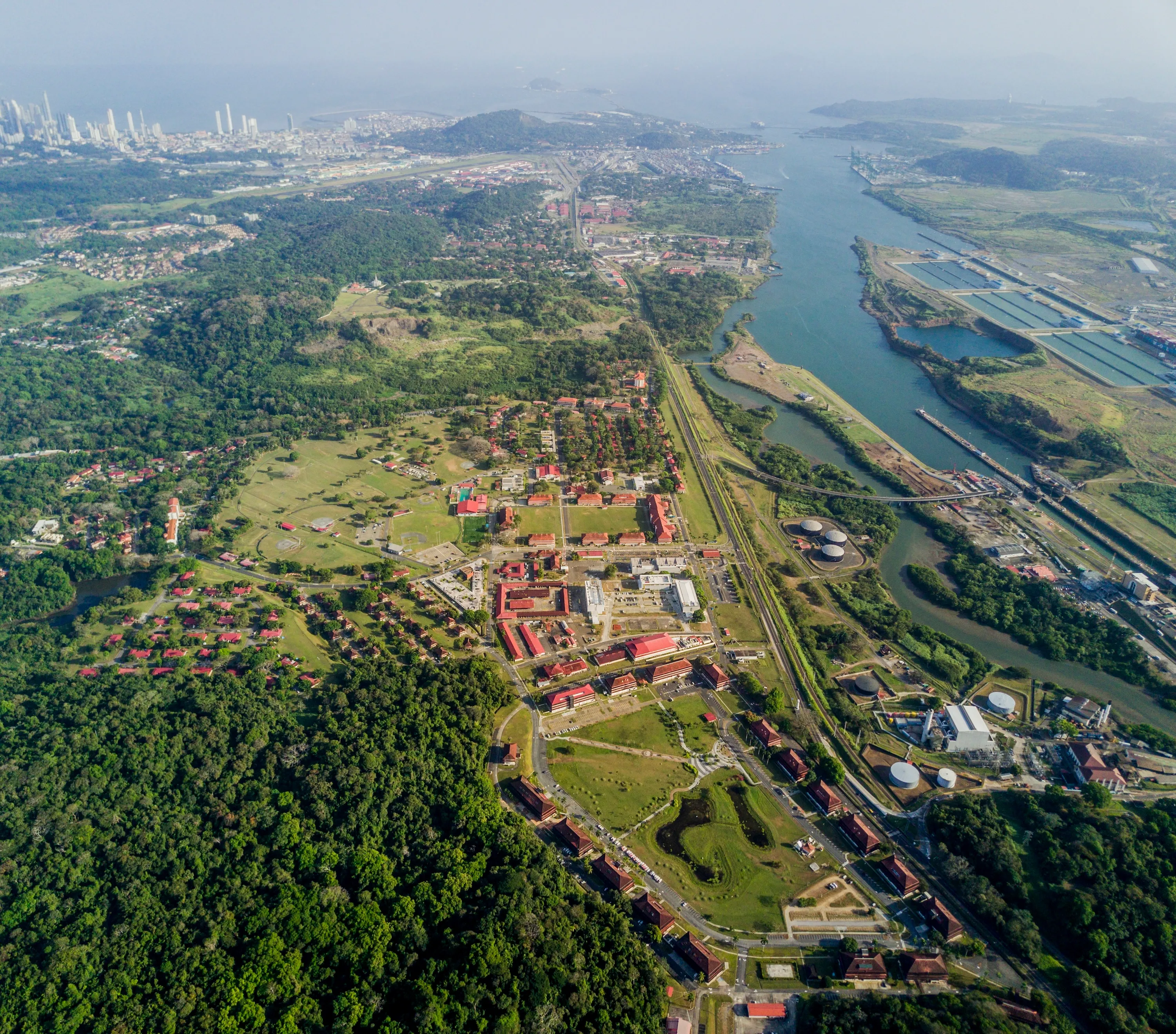 terreno de todo Ciudad del Saber desde una vista aérea