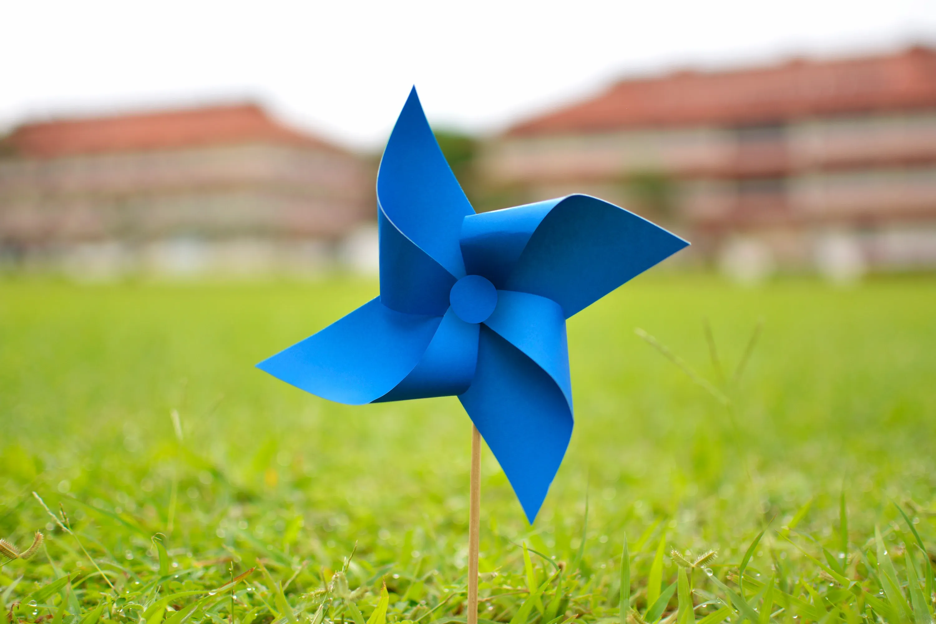 Molinete de papel de color azul en Ciudad del Saber